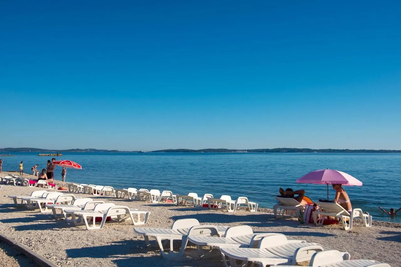 Teuta Apartments - A Beach And A Sea View