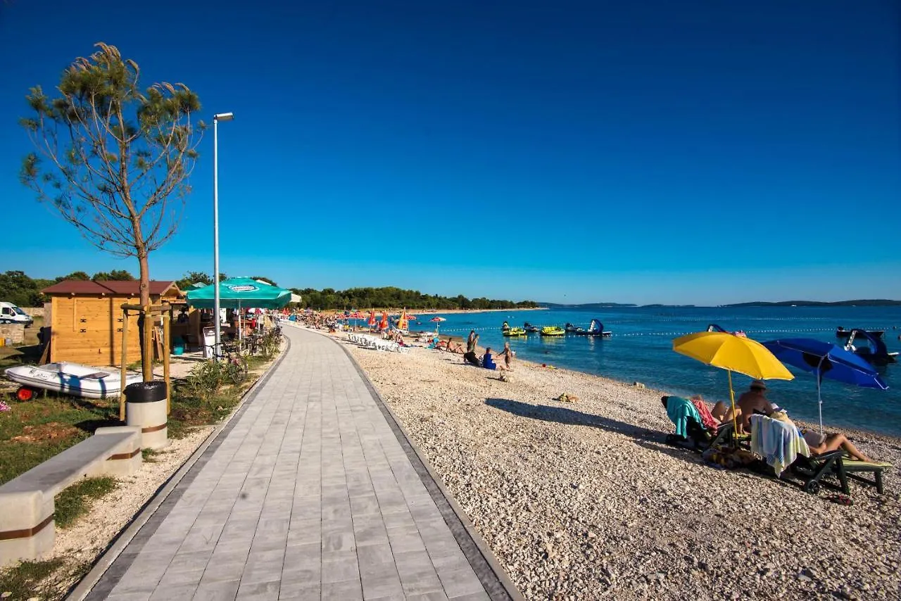 Teuta Apartments - A Beach And A Sea View