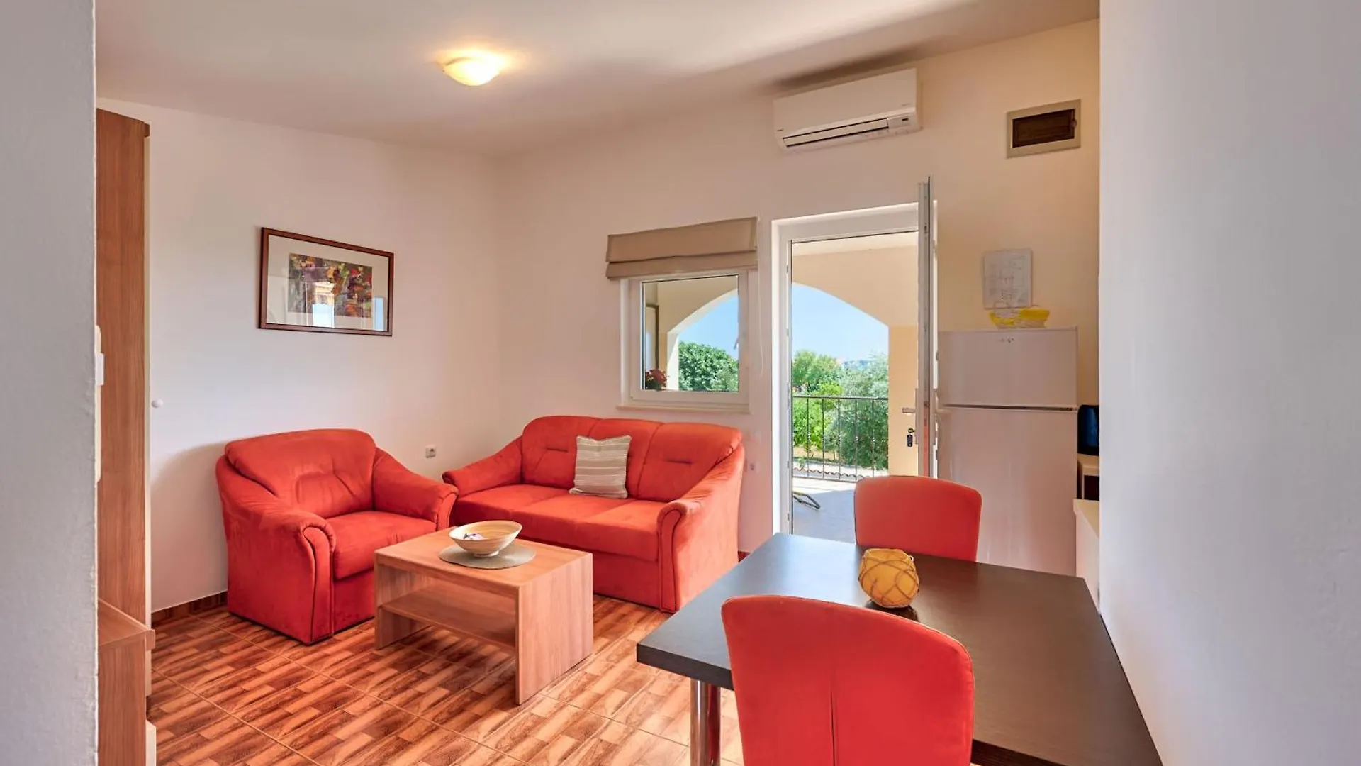 Teuta Apartments - A Beach And A Sea View  Peroj