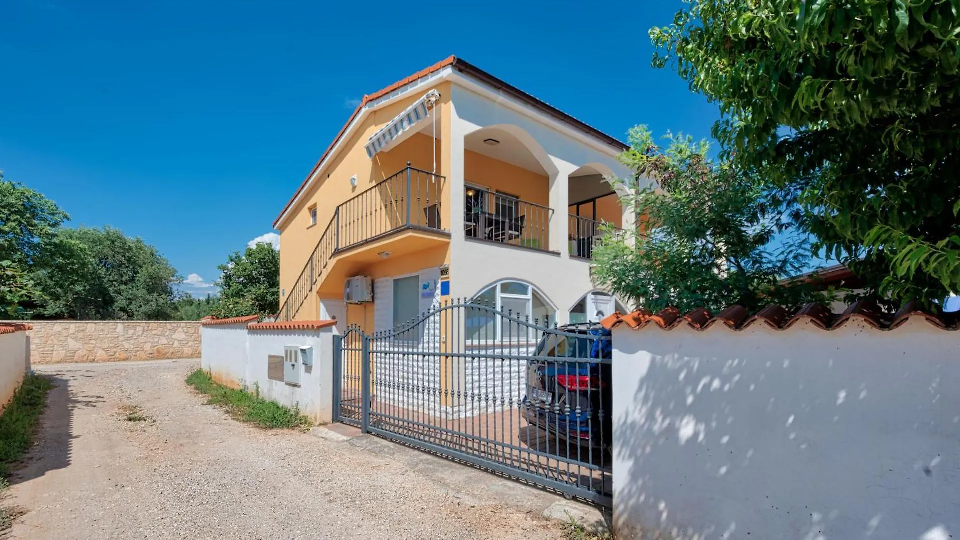 Teuta Apartments - A Beach And A Sea View 0*, Peroj