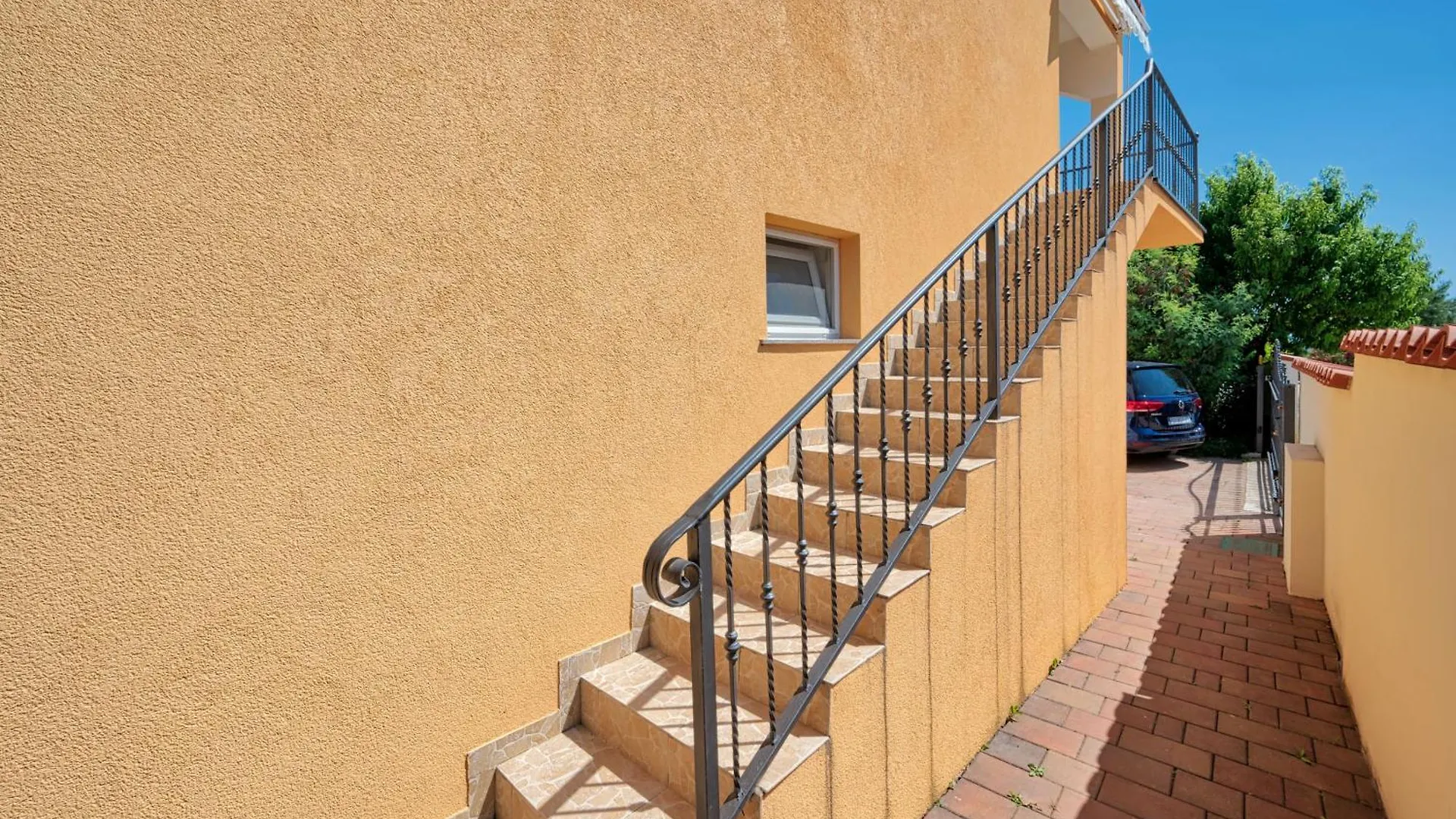 Teuta Apartments - A Beach And A Sea View 佩罗杰