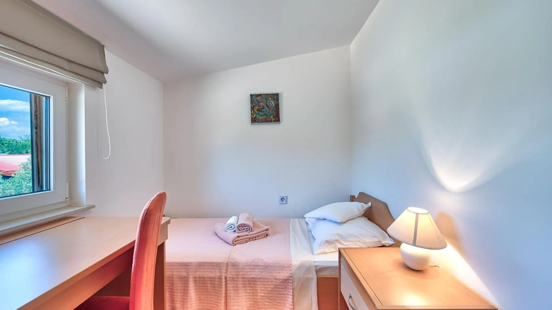 Teuta Apartments - A Beach And A Sea View 0*, Peroj