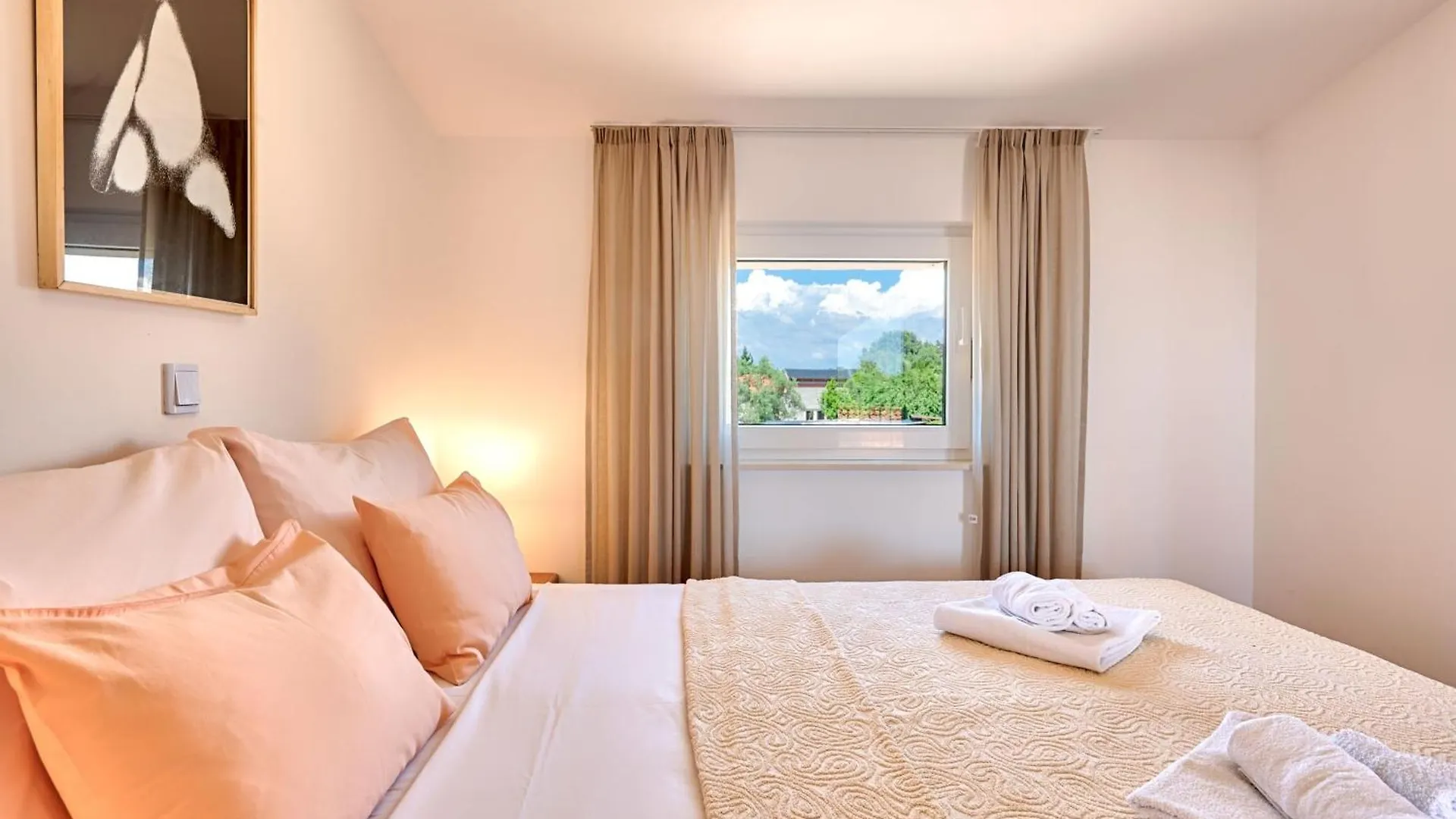Teuta Apartments - A Beach And A Sea View 佩罗杰