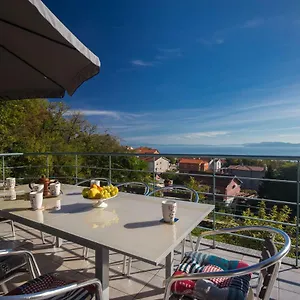 apartments-bellavista.primorje-gorskikotar.com/
